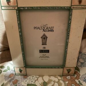 Pfaltzgraff Accents Green and Cream Photo Frame 5x7.  NWOT